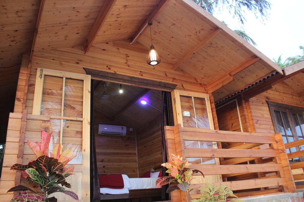 Coastal Galaxy Wooden Homes Devbag Chaoka Exterior photo